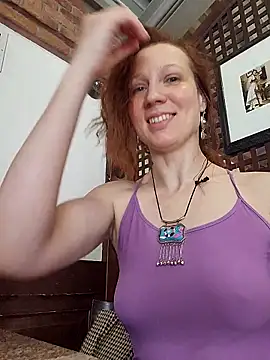 Snapshot of Exhibitionsplit chatting on 4, 5, 2026 Exhibitionsplit online show from 4, 5, 2026