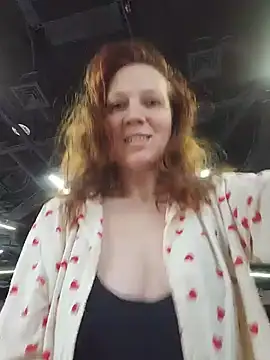 Snapshot of Exhibitionsplit chatting on 31, 5, 2026 Exhibitionsplit online show from 31, 5, 2026