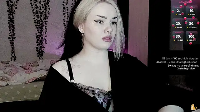 strawberry elfcat online show from 17, 4, 2026