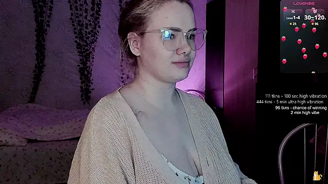 strawberry elfcat online show from 11, 5, 2026