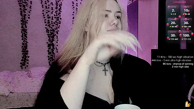 strawberry elfcat online show from 11, 6, 2026