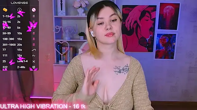 Snapshot of cutie_mili chatting on 4, 2, 2025 cutie mili online show from 4, 2, 2025