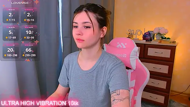Snapshot of cutie_mili chatting on 16, 9, 2025 cutie mili online show from 16, 9, 2025