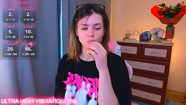 Snapshot of cutie_mili chatting on 1, 10, 2025 cutie mili online show from 1, 10, 2025