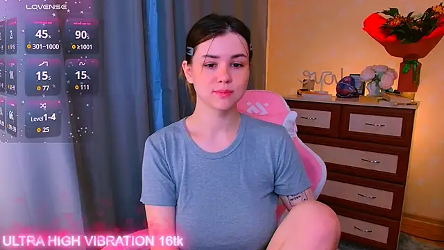 Snapshot of cutie_mili chatting on 2, 10, 2025 cutie mili online show from 2, 10, 2025