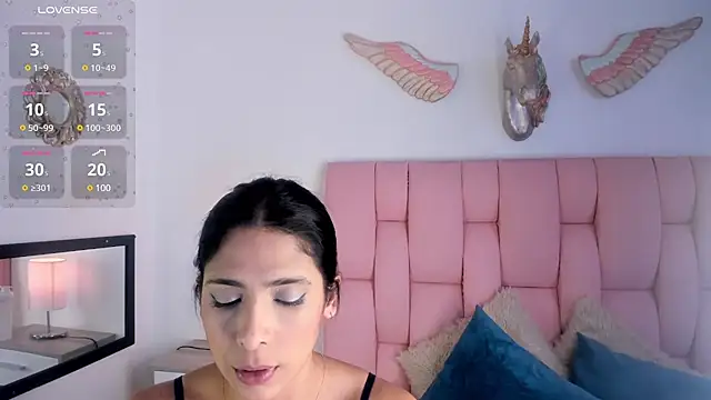 Snapshot of VeronikaOlsen chatting on 1, 2, 2025 VeronikaOlsen online show from 1, 2, 2025