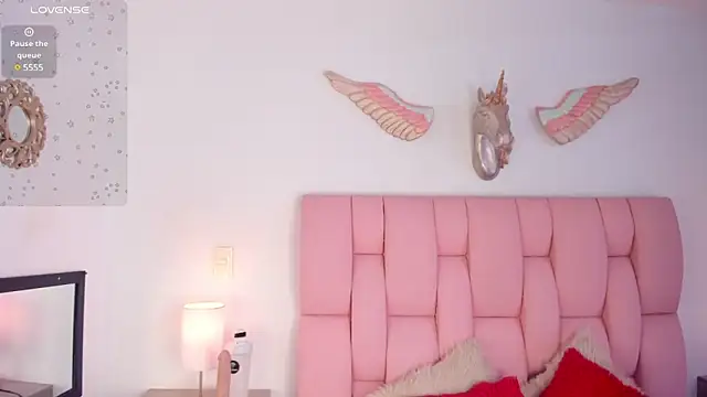 Snapshot of VeronikaOlsen chatting on 5, 3, 2025 VeronikaOlsen online show from 5, 3, 2025