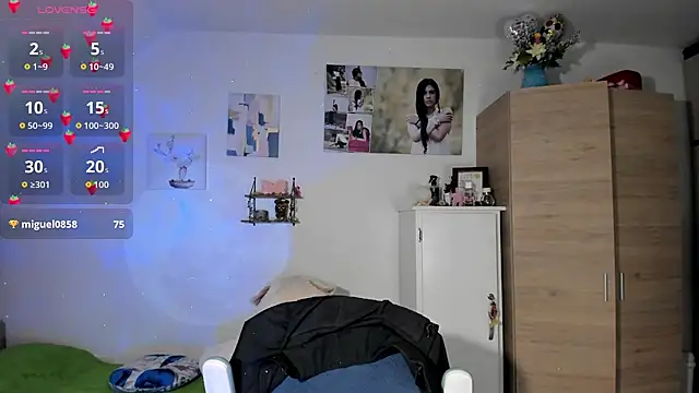 Snapshot of VeronikaOlsen chatting on 1, 10, 2025 VeronikaOlsen online show from 1, 10, 2025