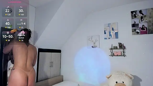 Snapshot of VeronikaOlsen chatting on 13, 10, 2025 VeronikaOlsen online show from 13, 10, 2025