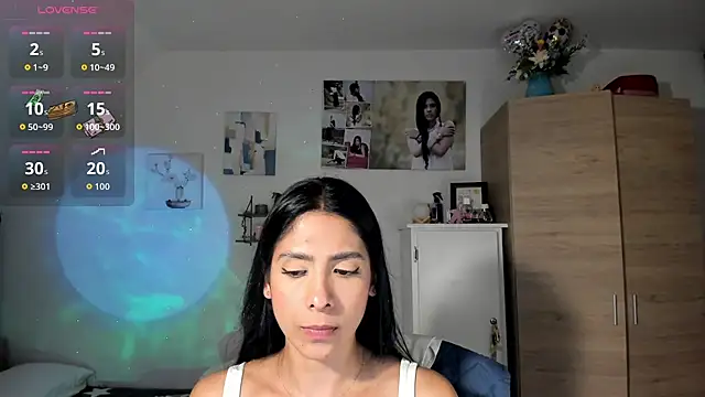 Snapshot of VeronikaOlsen chatting on 28, 10, 2025 VeronikaOlsen online show from 28, 10, 2025