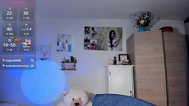 Snapshot of VeronikaOlsen chatting on 28, 10, 2025 VeronikaOlsen online show from 28, 10, 2025