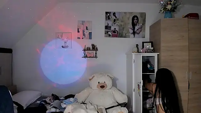 Snapshot of VeronikaOlsen chatting on 29, 10, 2025 VeronikaOlsen online show from 29, 10, 2025