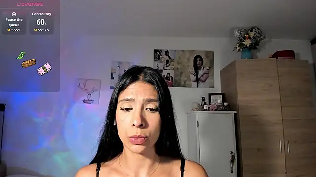 Snapshot of VeronikaOlsen chatting on 8, 11, 2025 VeronikaOlsen online show from 8, 11, 2025