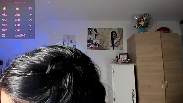 Snapshot of VeronikaOlsen chatting on 12, 11, 2025 VeronikaOlsen online show from 12, 11, 2025