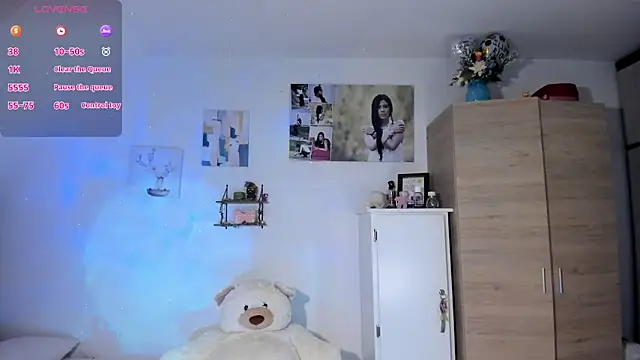 Snapshot of VeronikaOlsen chatting on 13, 11, 2025 VeronikaOlsen online show from 13, 11, 2025