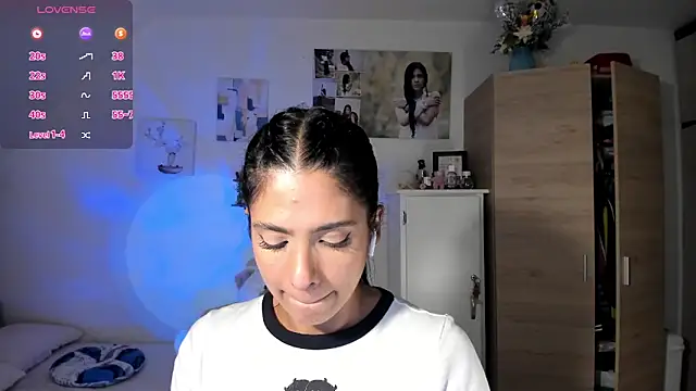 Snapshot of VeronikaOlsen chatting on 26, 11, 2025 VeronikaOlsen online show from 26, 11, 2025