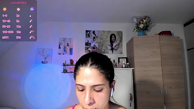 Snapshot of VeronikaOlsen chatting on 2, 12, 2025 VeronikaOlsen online show from 2, 12, 2025