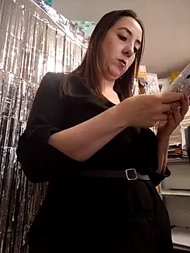 Mia Novikov online show from 4, 2, 2026