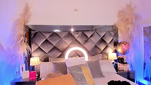 sofhiaa adaams online show from 8, 10, 2025