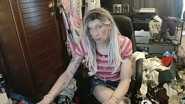 Snapshot of Ombeline1 chatting on 3, 5, 2026 Ombeline1 online show from 3, 5, 2026