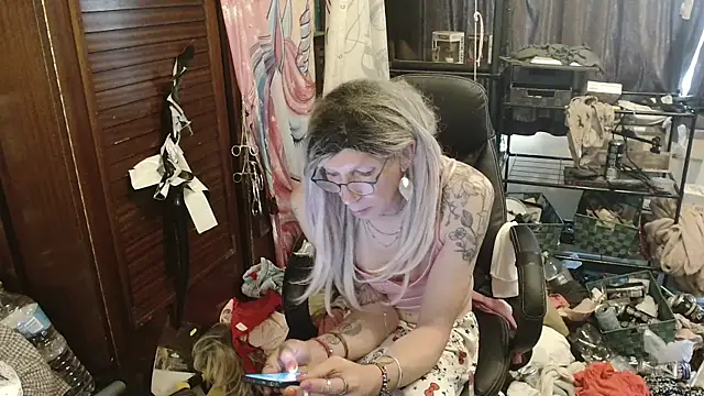 Snapshot of Ombeline1 chatting on 1, 6, 2026 Ombeline1 online show from 1, 6, 2026