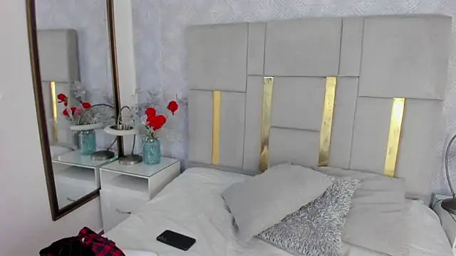 Camilaa Sanchez  online show from 12, 11, 2025