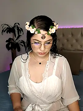 Snapshot of Lia_Hurley chatting on 5, 2, 2025 Lia Hurley online show from 5, 2, 2025