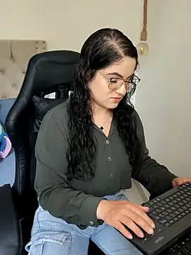 Snapshot of Lia_Hurley chatting on 22, 3, 2025 Lia Hurley online show from 22, 3, 2025