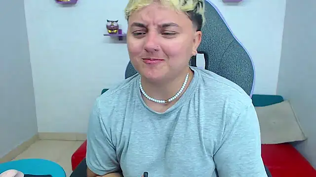 isabeautyx19 online show from 22, 2, 2025