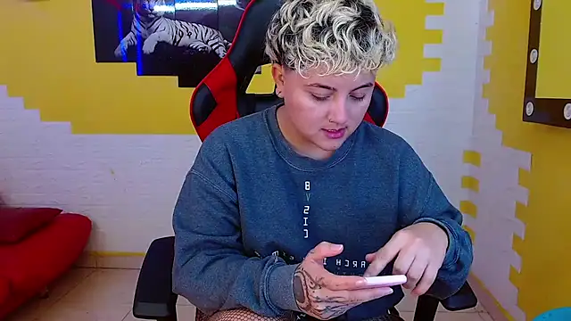 isabeautyx19 online show from 18, 3, 2025