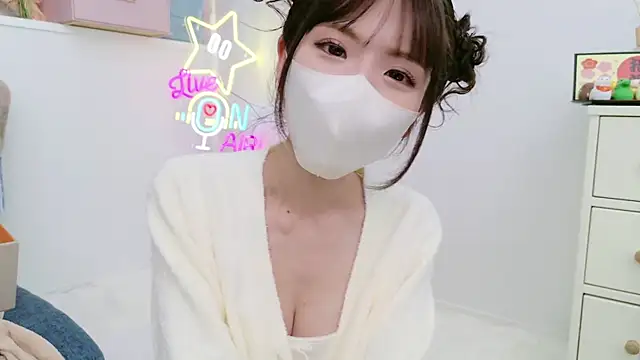 Snapshot of -minami- chatting on 13, 1, 2025 -minami- online show from 13, 1, 2025