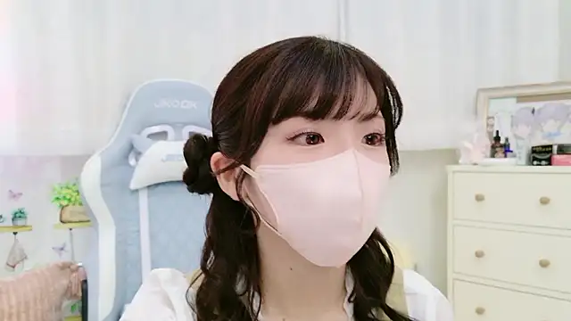 Snapshot of -minami- chatting on 2, 10, 2025 -minami- online show from 2, 10, 2025