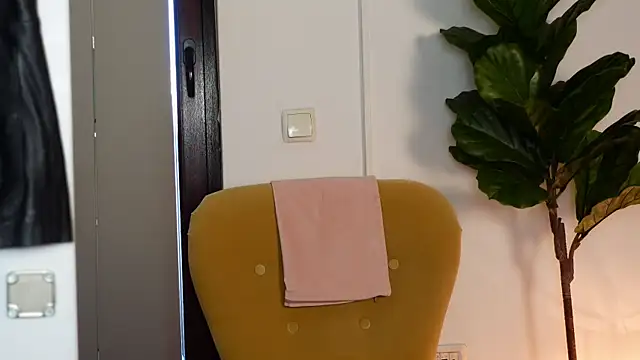 NinaCrystal1 online show from 6, 4, 2026