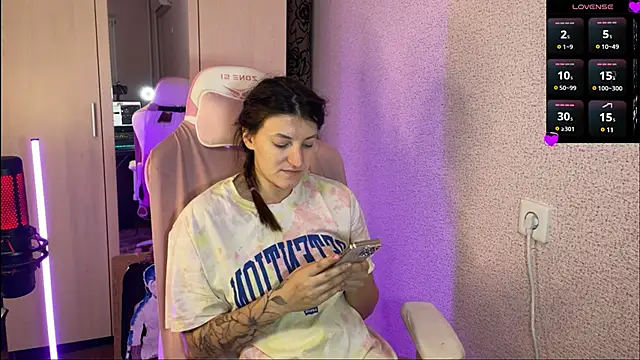 Snapshot of Katrin__kiss chatting on 5, 3, 2025 Katrin kiss online show from 5, 3, 2025