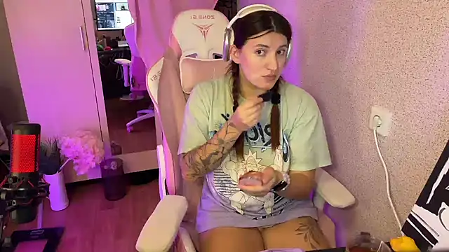 Snapshot of Katrin__kiss chatting on 6, 11, 2025 Katrin kiss online show from 6, 11, 2025