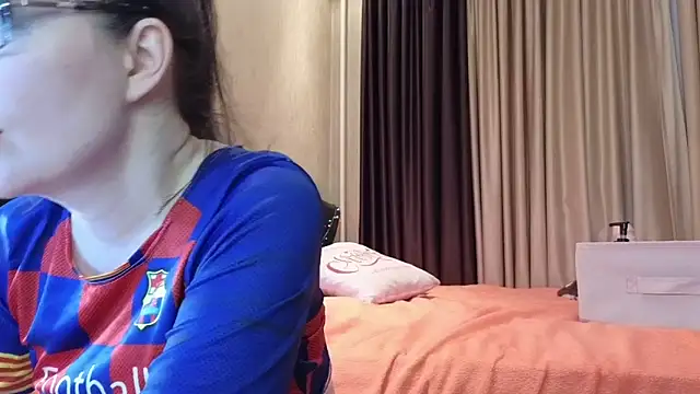 Snapshot of DashaHart chatting on 2, 1, 2025 DashaHart online show from 2, 1, 2025