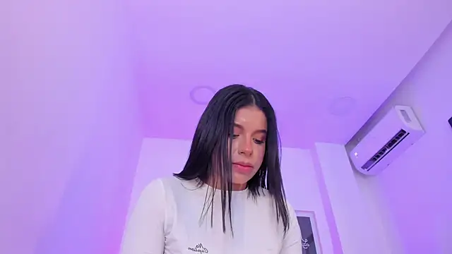 emelie 89 online show from 12, 3, 2025