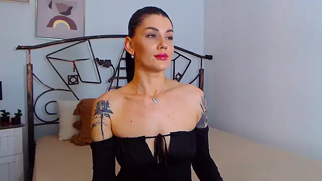 YvonneEverlee online show from 14, 12, 2024