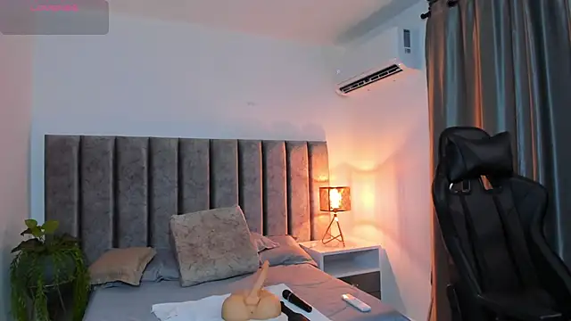 SamanthaSmithx online show from 4, 10, 2025