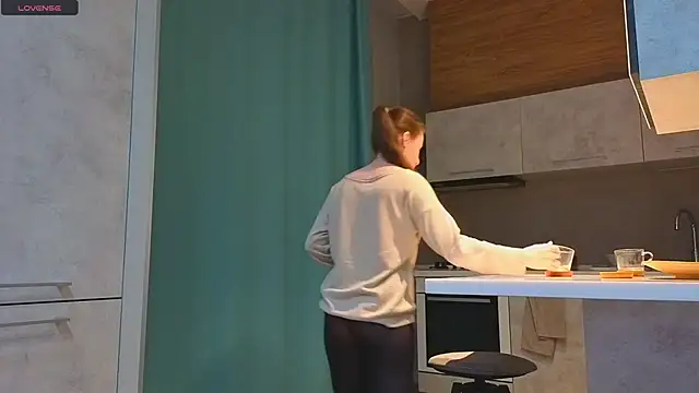 DonnaBurkee online show from 18, 12, 2025