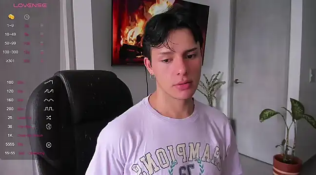 Snapshot of Alexxblue chatting on 18, 12, 2024 Alexxblue online show from 18, 12, 2024