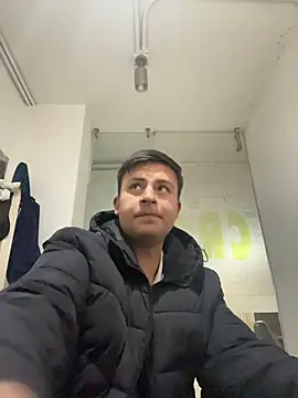 Snapshot of Nicolds14 chatting on 20, 11, 2025 Nicolds14 online show from 20, 11, 2025