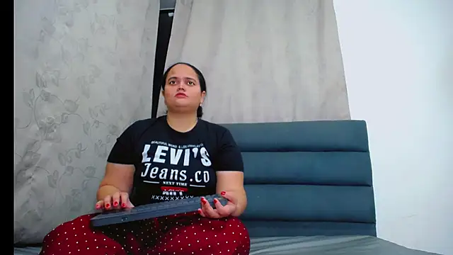 brunnette hot online show from 12, 3, 2026