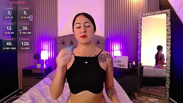 isabella smith  online show from 30, 12, 2024