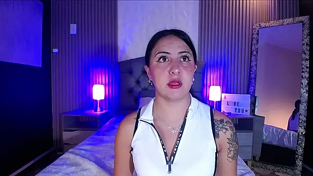 isabella smith  online show from 9, 1, 2025