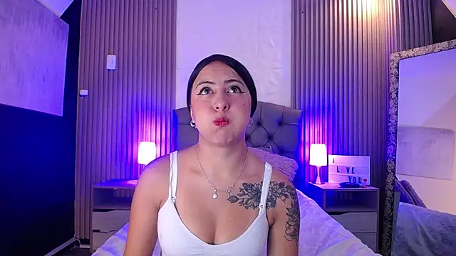 isabella smith  online show from 21, 1, 2025