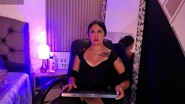 isabella smith  online show from 30, 1, 2025