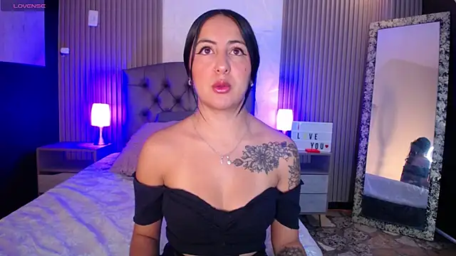 isabella smith  online show from 13, 2, 2025