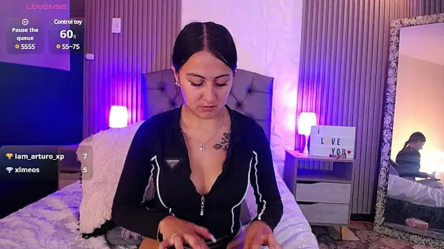 isabella smith  online show from 21, 2, 2025