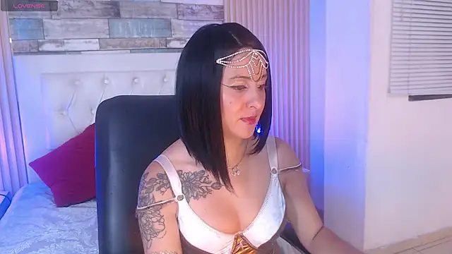 isabella smith  online show from 8, 10, 2025